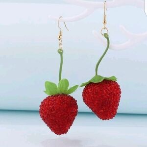 ✨3 FOR $28✨🆕🍓STRAWBERRY DROP EARRINGS🍓